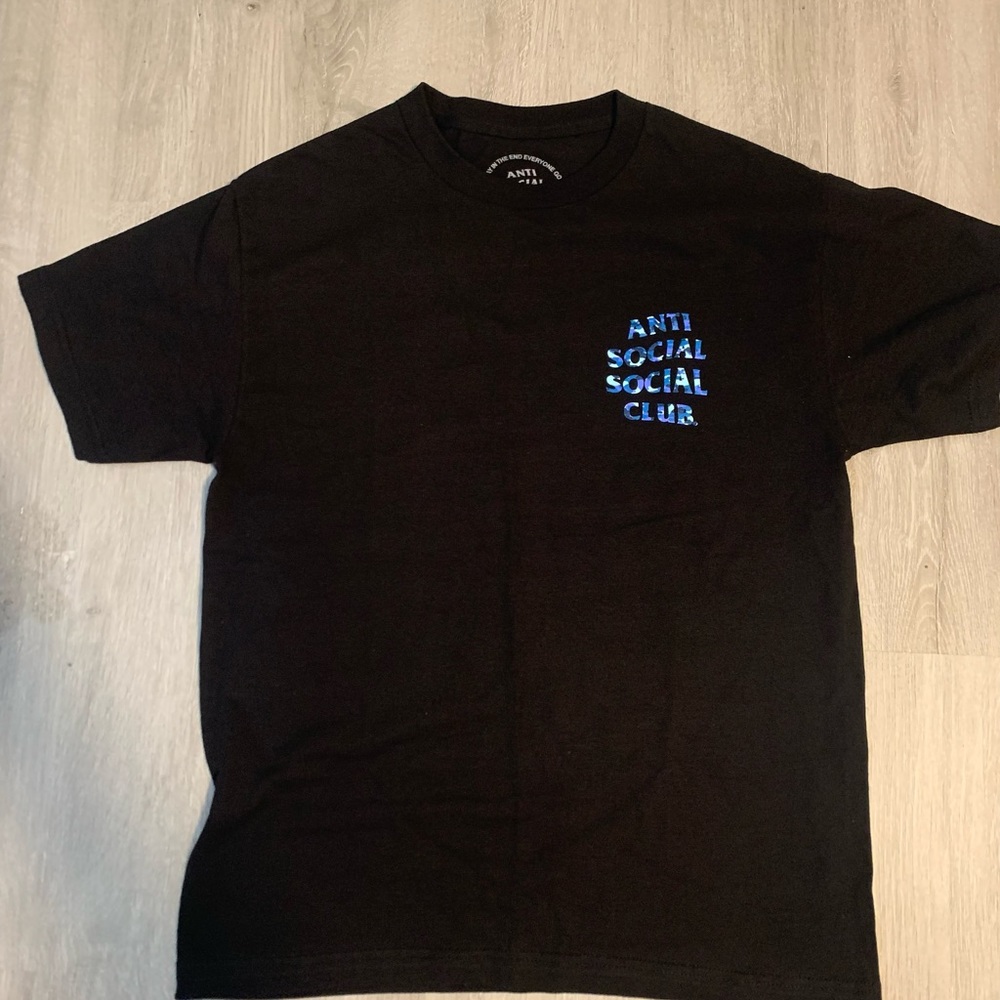 Brand new size medium assc tee fits true to size authentic